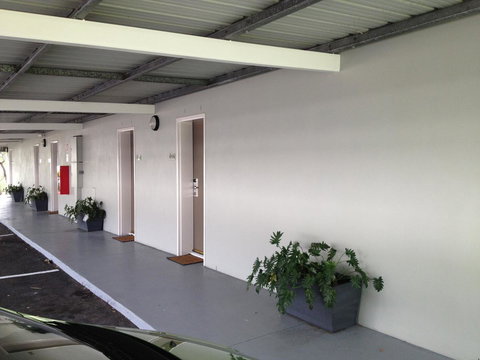 Alexandra Hills Hotel - Stays Accommodation 17