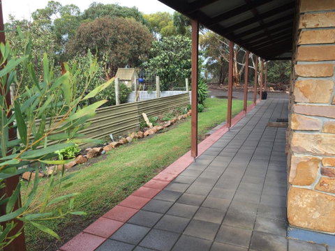 Beeâ€™s Place - 3 Bedroom Home On 10 Acres Of Land With Distant Ocean Views - Stayed 24