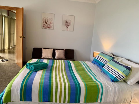 Beeâ€™s Place - 3 Bedroom Home On 10 Acres Of Land With Distant Ocean Views - Stayed 5