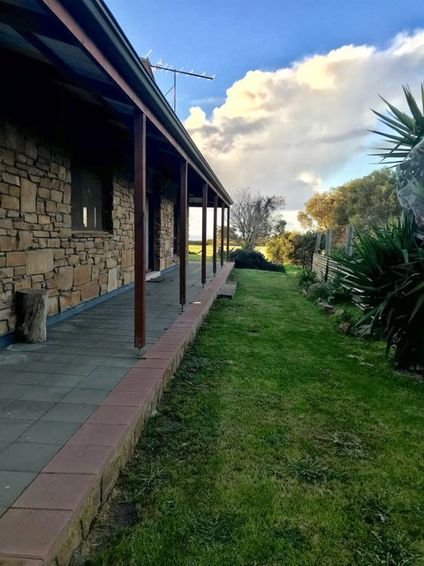 Beeâ€™s Place - 3 Bedroom Home On 10 Acres Of Land With Distant Ocean Views - Stayed 18