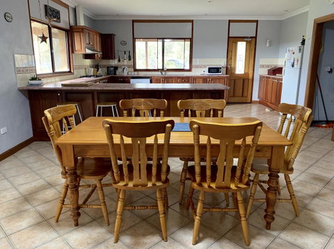 Beeâ€™s Place - 3 Bedroom Home On 10 Acres Of Land With Distant Ocean Views - Stayed 1