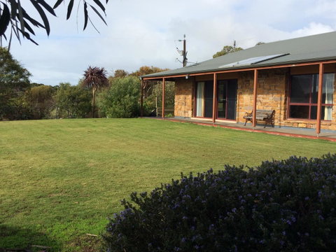 Beeâ€™s Place - 3 Bedroom Home On 10 Acres Of Land With Distant Ocean Views - Stayed 4