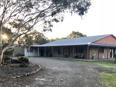 Beeâ€™s Place - 3 Bedroom Home On 10 Acres Of Land With Distant Ocean Views - Stayed 14