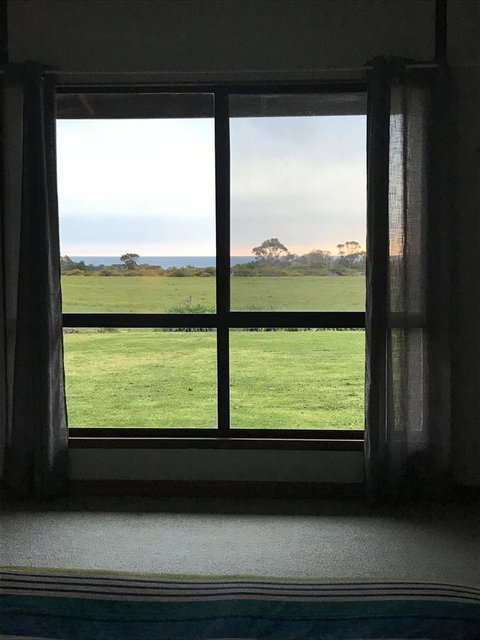 Beeâ€™s Place - 3 Bedroom Home On 10 Acres Of Land With Distant Ocean Views - Stayed 20
