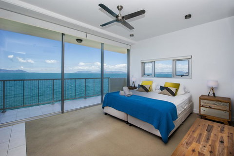 1 Bright Point Apartment 5301 - Stayed 7