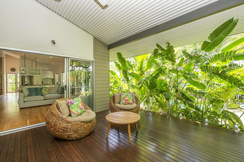 Whispering Palms - Stayed 18