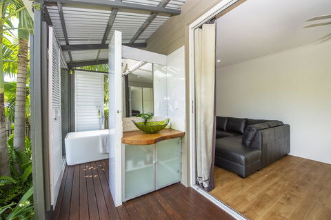 Whispering Palms - Stayed 7