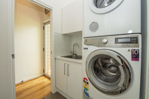 Whispering Palms - Stayed 17