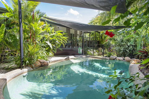 Whispering Palms - Stayed 3