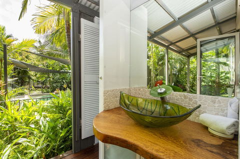 Whispering Palms - Stayed 8