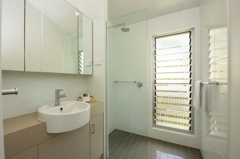 Whispering Palms - Stayed 9