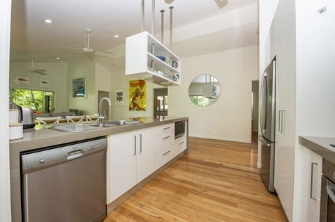 Whispering Palms - Stayed 19