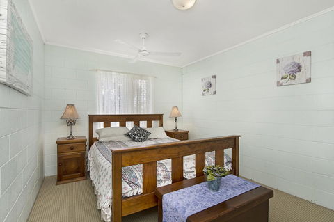 First Floor Unit Close To Shops, Park And Waterfront! - Stayed 2