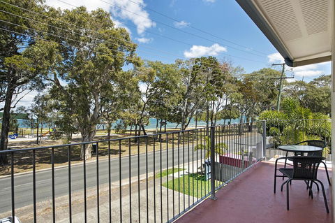 First Floor Unit Close To Shops, Park And Waterfront! - Stayed 0