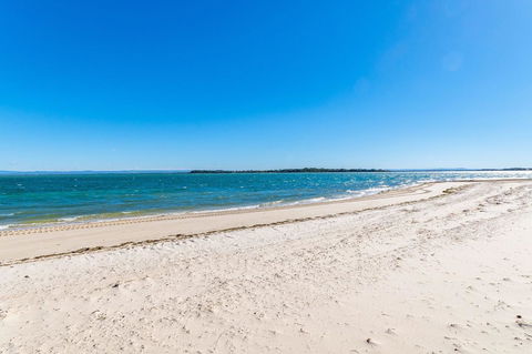 Great Views, Ground Floor Unit Clearview Apartments South Esplande, Bongaree - Stayed 9