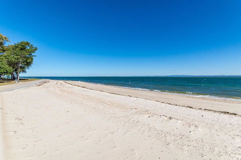 Great Views, Ground Floor Unit Clearview Apartments South Esplande, Bongaree - Stayed 17