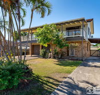 Family Holiday Haven on Boronia 100m to Beach - Stays Accommodation
