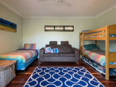Billa Blue By Discover Stradbroke - Stays Accommodation 1
