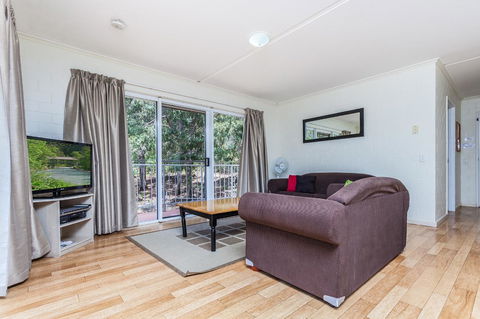 The Islander - Stayed 4