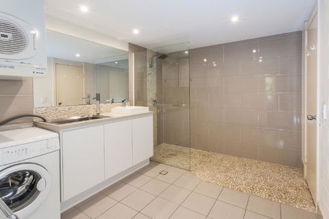 The Islander - Stayed 9