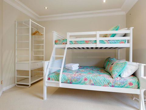 'Baylife Villa' 4a Warruga St - Large Home With WIFI, Netflix, Aircon, Linen & Spectacular Views - Stays Accommodation 1