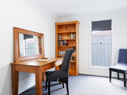 'Birubi Breezes', 2/7 Fitzroy St - Large Duplex With Air Conditioning, WIFI & Only 5 Minute Walk To The Beach - Stayed 2