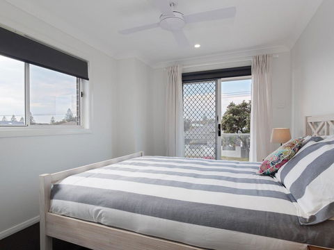 'Birubi Breezes', 2/7 Fitzroy St - Large Duplex With Air Conditioning, WIFI & Only 5 Minute Walk To The Beach - Stayed 3