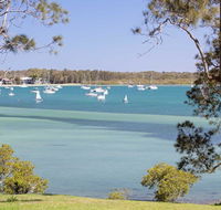 'Corlette Waterfront' 2/44 Danalene Parade - Waterfront Luxury WIFI Aircon Boat Parking - Stayed