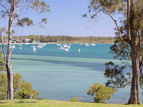 'Corlette Waterfront', 2/44 Danalene Parade - Waterfront Luxury, WIFI, Aircon, Boat Parking - Stayed 0
