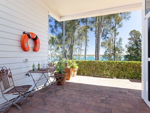 'Corlette Waterfront', 2/44 Danalene Parade - Waterfront Luxury, WIFI, Aircon, Boat Parking - Stayed 3