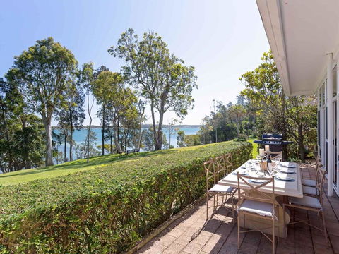 'Corlette Waterfront', 2/44 Danalene Parade - Waterfront Luxury, WIFI, Aircon, Boat Parking - Stayed 2