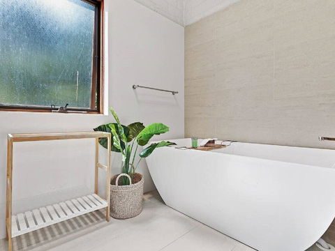 'Nunkeri', 5 Kerrie Close - Stunning House With Fabulous Views, Linen, WIFI & Air Conditioning - Stayed 2
