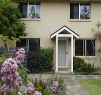 'Sandy Bottoms' with WiFi just Moments from Beach