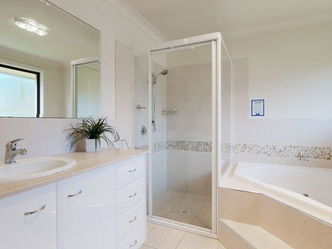 'Sandy Point Haven', 21a Sandy Point Rd - Stylish Haven With WIFI, Air Conditioning & Water Views - Stayed 1
