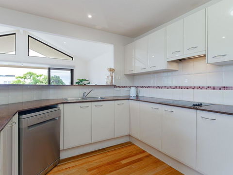 'Sandy Point Haven', 21a Sandy Point Rd - Stylish Haven With WIFI, Air Conditioning & Water Views - Stayed 2