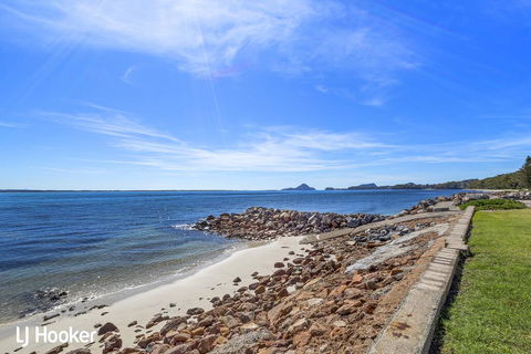 'Yacaaba' Beautiful Waterfront Location - Stayed 1