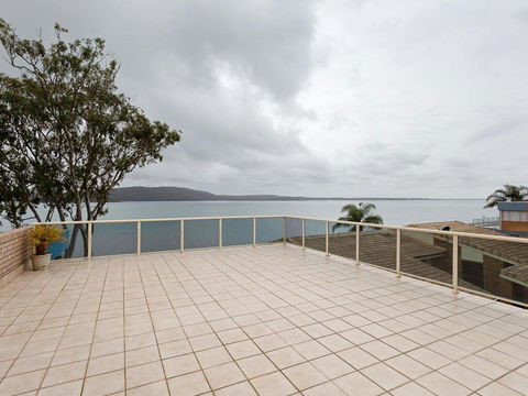 1 'Kooringal', 105 Soldiers Point Road - Waterfront Unit Wth Aircon - Stayed 0