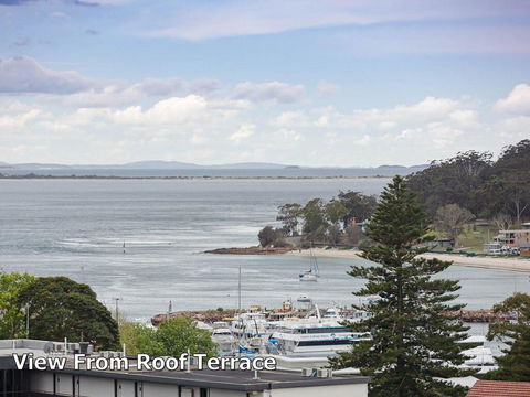 1 'Seaview', 9 Church Street - Huge Air Conditioned Unit With Lift & WIFI - Stayed 2