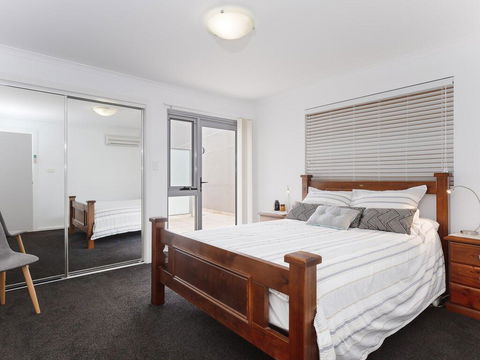 1 'Seaview', 9 Church Street - Huge Air Conditioned Unit With Lift & WIFI - Stayed 3