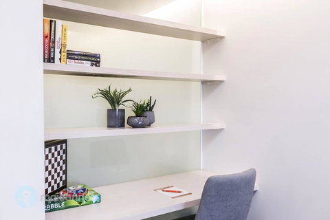 1 Bedroom Apt With Parking Walk To ANU - Stayed 3