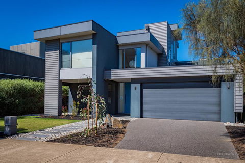 10 Sands Bvd - Stays Accommodation 1