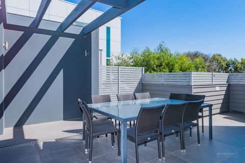 10 Sands Bvd - Stays Accommodation 3