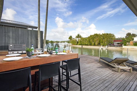 103 Noosa Parade - Stays Accommodation 1