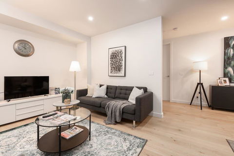 106, Modern Prestige, 3-Storey New Establishment - Stayed 2