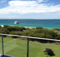 11 'Luskin Lodge' 29 Weatherly Close - stunning water views - Stayed