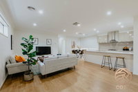 118 Refreshing 3BR Werribee Family House