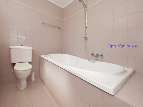 12 'Le Vogue', 16 Magnus St - Sensational Water Views, Lift, Pool & Tennis Court - Stays Accommodation 3