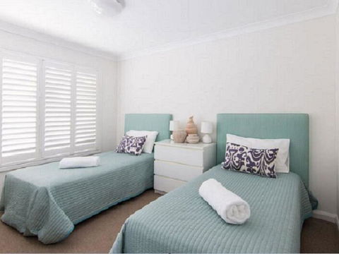 12 Cliff Road - Stayed 2