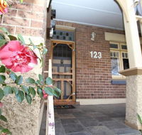 123 Hill St Heart of Orange Double Brick - Stayed