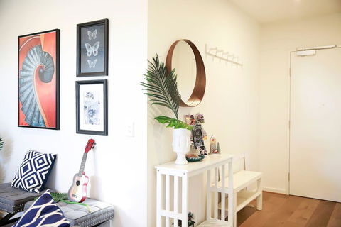 136, Light-filled Homely Box Hill Apt, 2Bed2BathFreeParking - Stayed 2